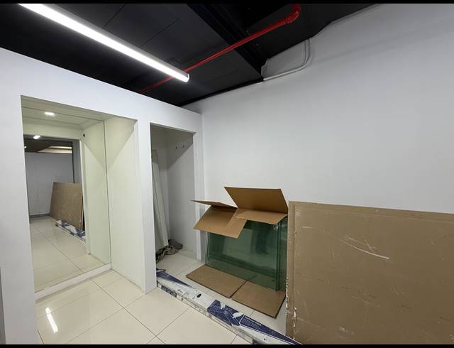 68M² BUILDING TO LET IN CLAREMONT